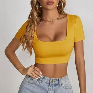 Women's NWOT Yellow Square Neck Short Sleeve Cropped T-Shirt Size Medium 🐈